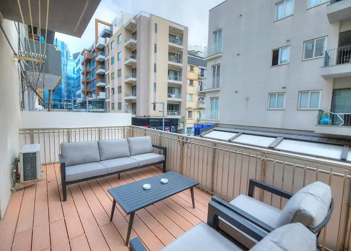 2Bedroom With Large Terrace In Paceville Jpor1-1