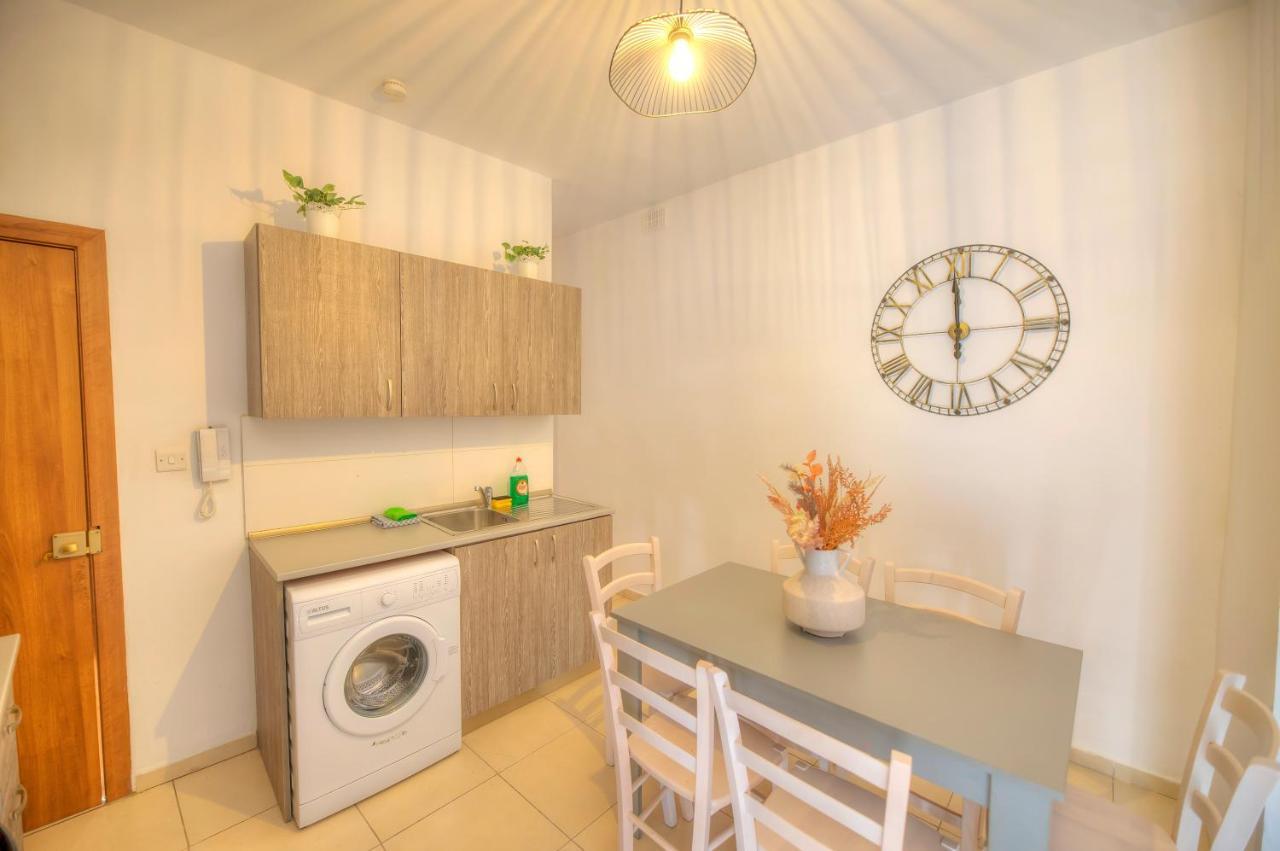 Lägenhet 2bedroom With Large Terrace In Paceville Jpor1-1 *